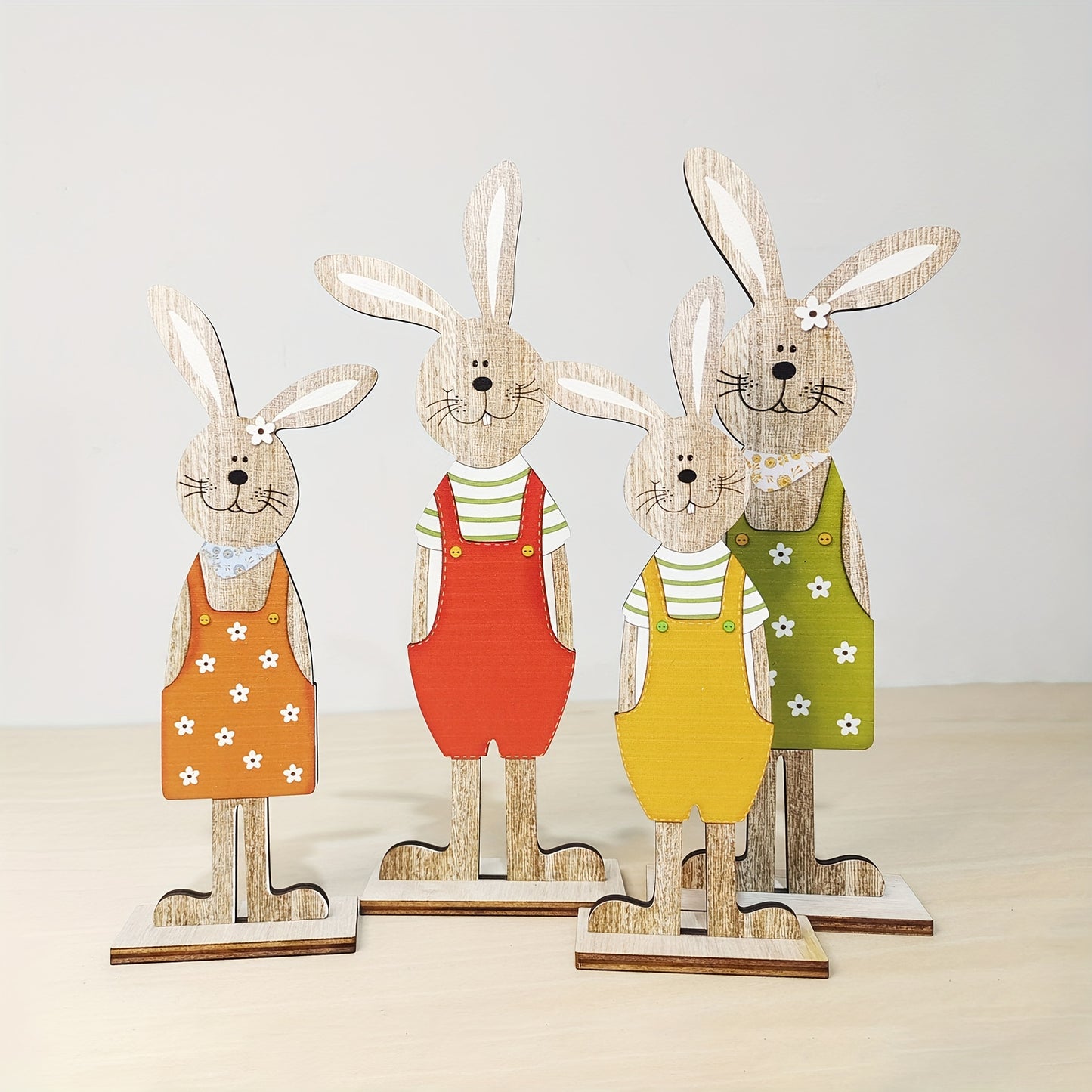 Handgefertigte Osterhasen aus Holz