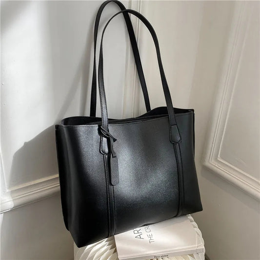 Elara - Elegante Lederhandtasche (Vegan)
