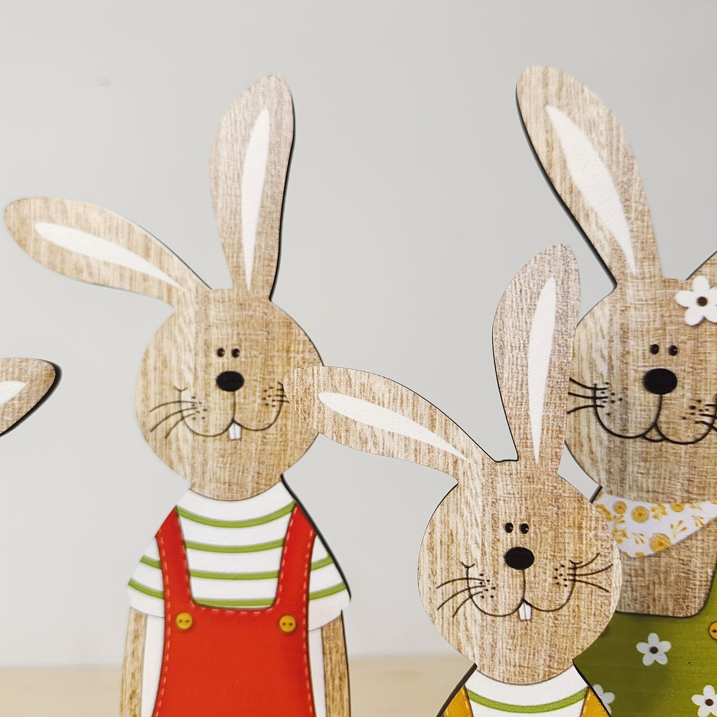 Handgefertigte Osterhasen aus Holz