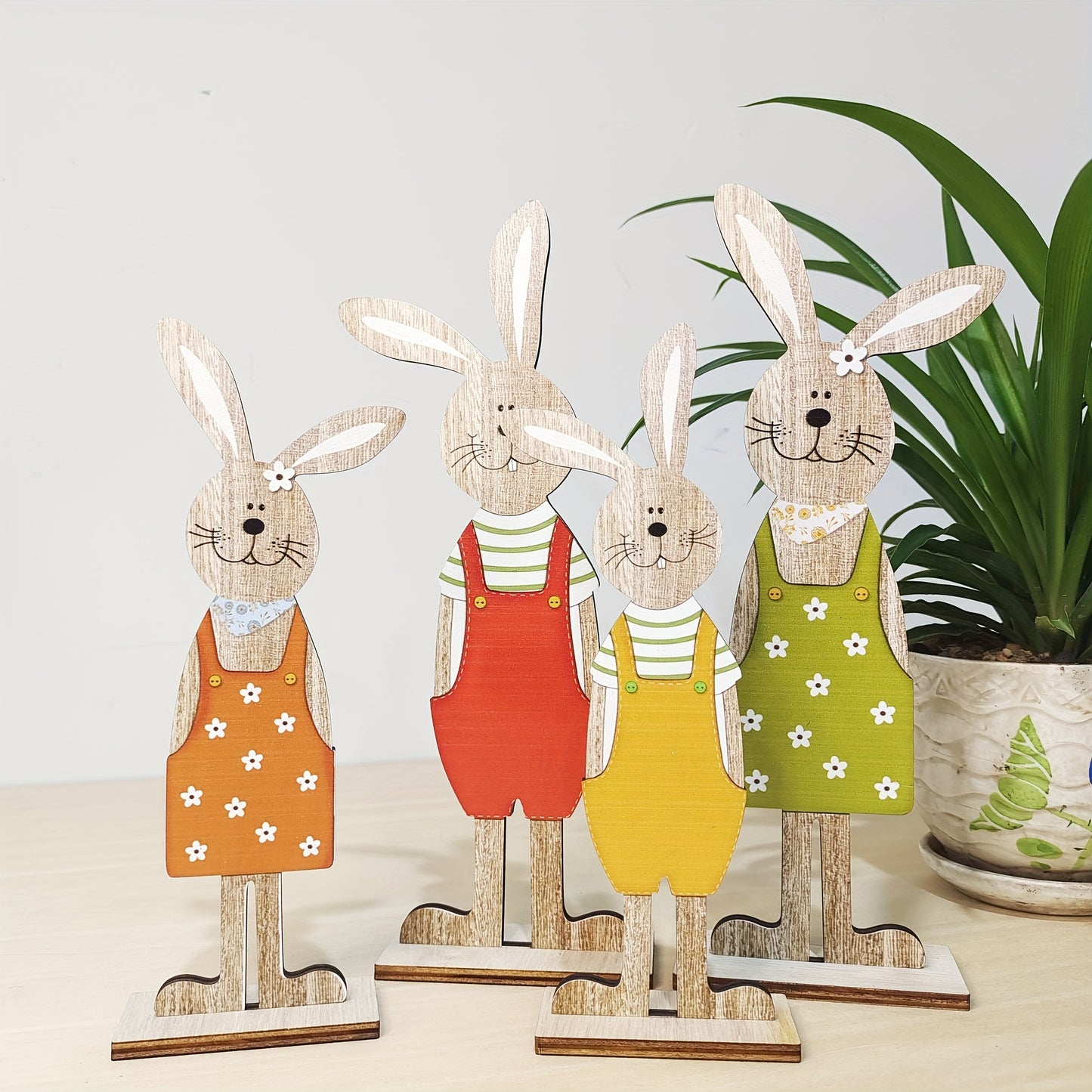 Handgefertigte Osterhasen aus Holz