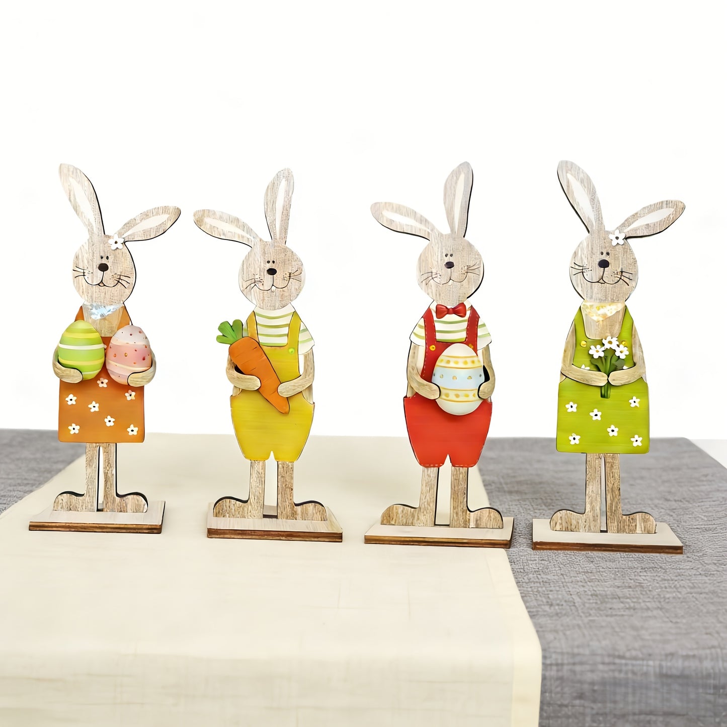 Handgefertigte Osterhasen aus Holz