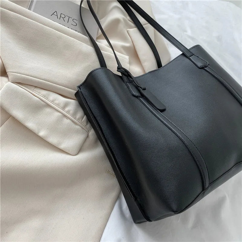 Elara - Elegante Lederhandtasche (Vegan)