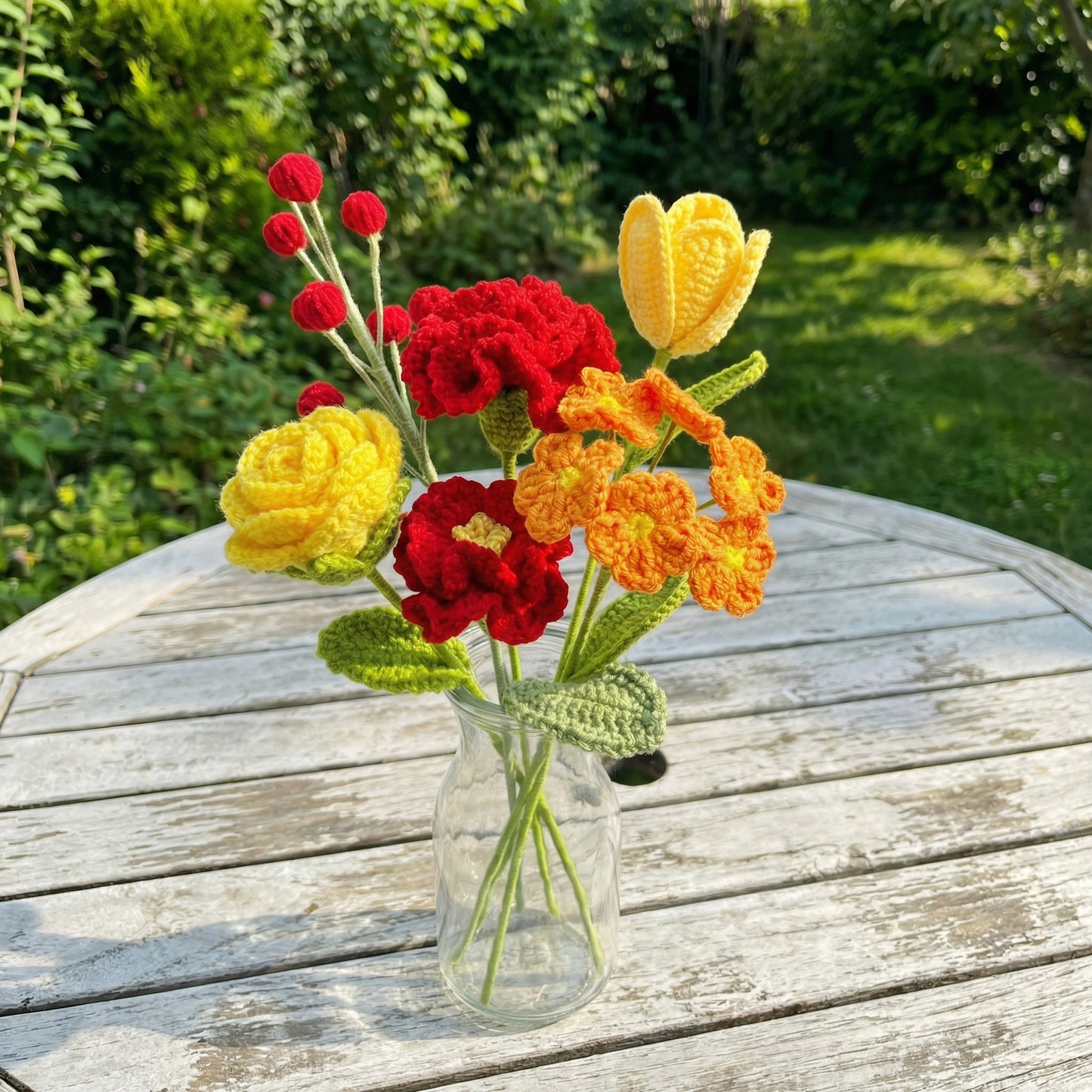 Mariannes Handgehäkelter Blumenstrauß
