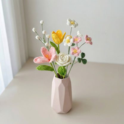 Mariannes Handgehäkelter Blumenstrauß